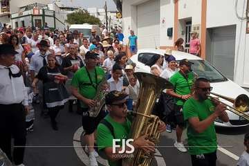  La chiquillería se purifica contra la pandemia en Lomo Magullo/Francisco Javier Santana.